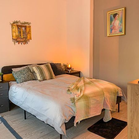 Central Tiny Houses Bucharest Exterior photo