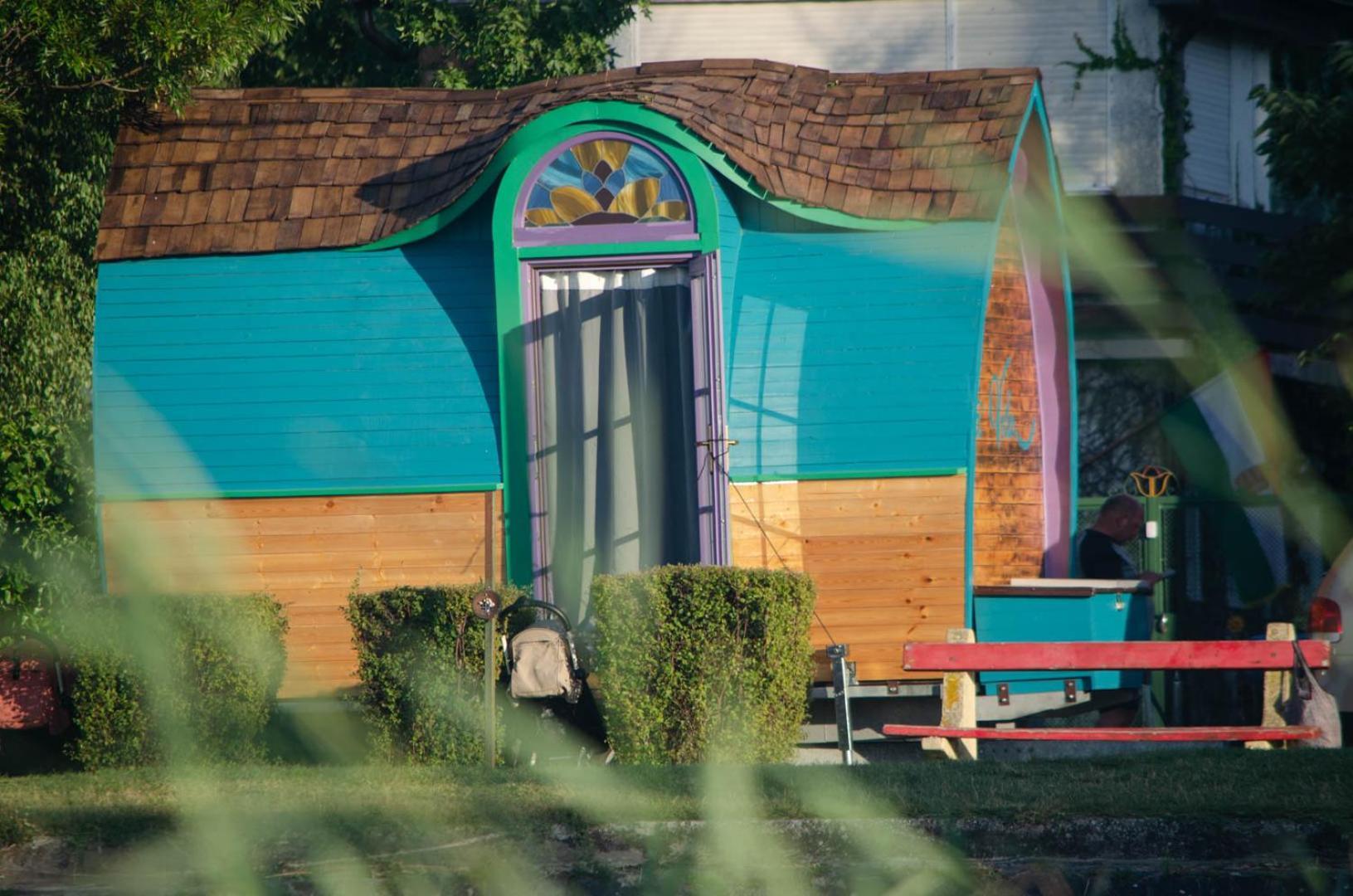 Central Tiny Houses Bucharest Exterior photo