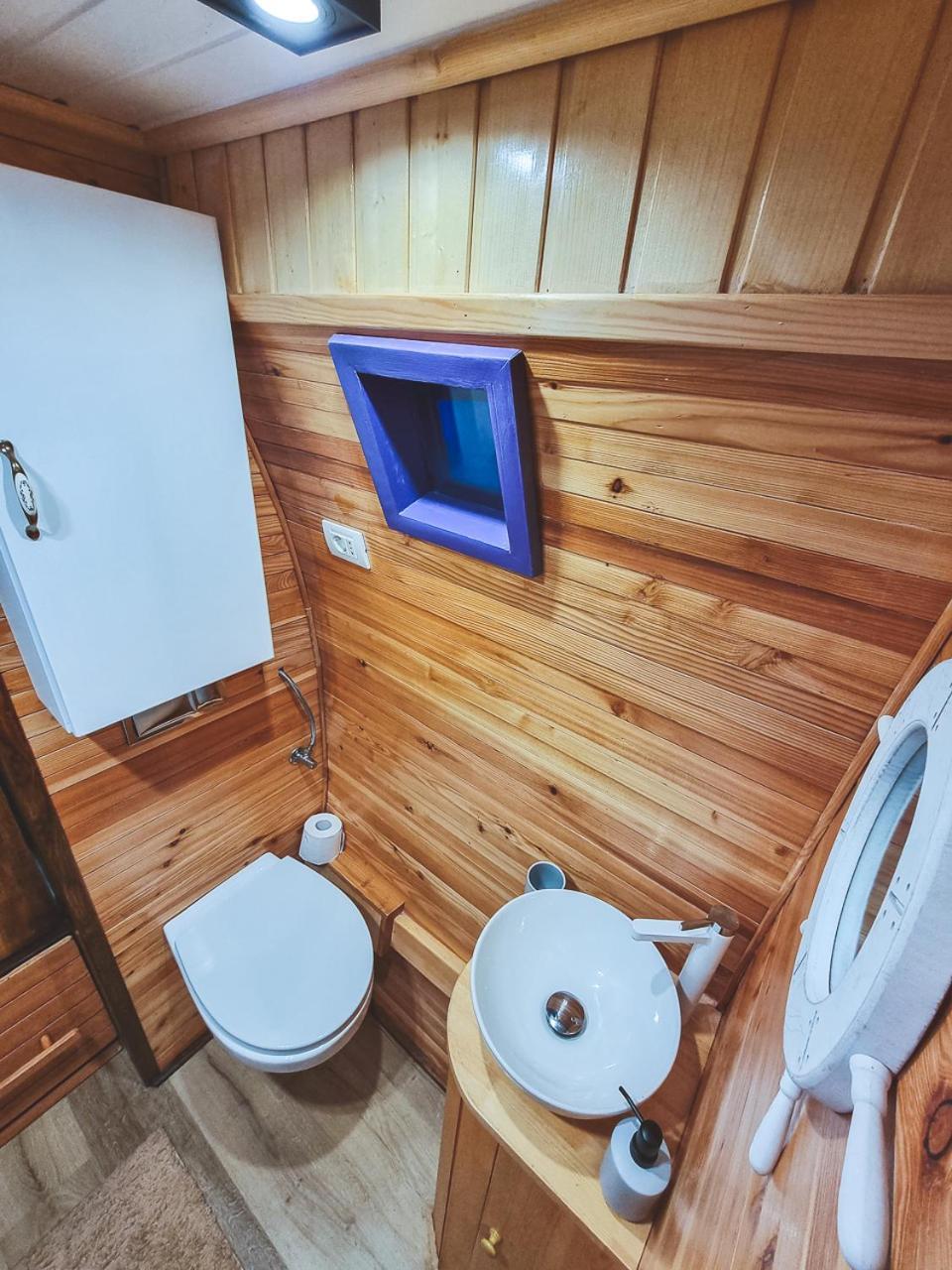 Central Tiny Houses Bucharest Exterior photo